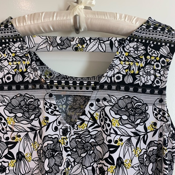 EST 1962 Sleeveless Sharkbite Hem Tunic To… - Picture 2 of 8